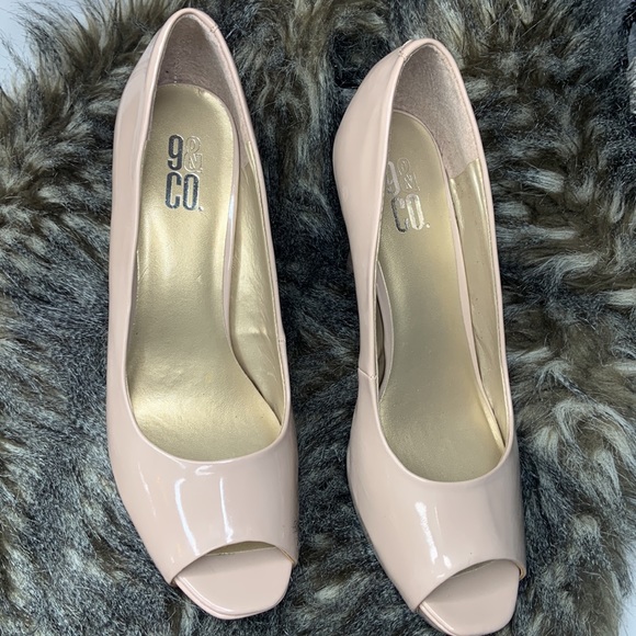 9&CO. Beige Stilettos 👠 Heels Peep Toe Shoe Size 10 - Picture 2 of 5